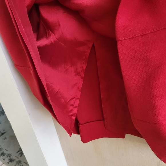 Elegant Red Sleeveless Dress - Picture 5 of 8